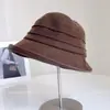 Aba estilosa de couro com bordas viradas para cima, chapéu de pescador para mulheres, outono e inverno, versátil, casual, temperamento, chapéu de pescador, proteção contra o frio, aquecimento, chapéu de tecido, moderno