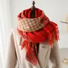Bufanda cálida de cachemira a cuadros estilo coreano 2024, unisex, de otoño e invierno, con borlas que combinan con todo.