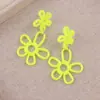 Pendientes Estilo Vacaciones Pendientes de Flor de Acrílico Color Fresco Pequeño Contraste Irregular Hueco Pétalo Pendientes Joyería para Orejas para Mujeres
