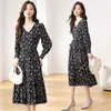 Vestido negro con estampado floral para mujer, nuevo estilo primavera y otoño 2026, elegante estilo francés, entallado en la cintura, corte ajustado, vestido largo de gasa