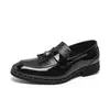 Sapatos masculinos de outono transfronteiriços, slip-on, com franja, bico fino, de couro, estilo britânico, mocassins formais e casuais para negócios, disponíveis em tamanhos grandes