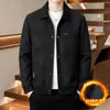 Chaqueta cálida de cuero sintético de cabra para hombre para otoño e invierno con forro de terciopelo, abrigo de solapa engrosada, ropa casual para hombres jóvenes y de mediana edad