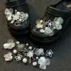 Accesorios para Zapatos Croc Negro y Plateado Camelia Brillante DIY Flor de Zapato de Pedrería de Alta Gama Hebilla de Zapato Joyería de Perlas Accesorios
