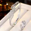 Conjunto de Dos Piezas de Pulsera y Anillo con Incrustaciones de Circonia de Lujo, Joyería Única, Moderna, Elegante y Versátil, Perfecto para Fiestas, el Viaje Diario y Regalos