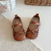 Zapatos de princesa suaves para niñas con lazo, nuevo estilo de verano 2026, zapatos planos de moda tejidos huecos para bebé