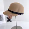 Elegante chapéu de equitação fashion com laço para mulheres, chapéu de palha para proteção solar no verão para férias e passeios, boné stylish tipo bico de pato