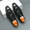Zapatos formales de cuero con cordones para tallas grandes transfronterizos, zapatos casuales de cuero de color sólido retro para hombre, zapatos de moda de suela plana para novio