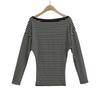 Camiseta de Hombro Descubierto a Rayas Blancas y Negras Estilo Coreano para Mujer 2025 Verano Nuevo Conjunto Casual de Dos Piezas con Shorts