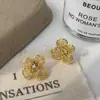 Brincos de Renda Floral Vazada Elegantes, Minimalistas, de Luxo Leve Estilo Francês, Design Versátil de Nicho, Brincos Estilosos