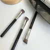Pincel de Hierro Triángulo Oblicuo, Pincel Iluminador, Pincel para Iluminar el Rostro, Pincel para Ojeras, Pincel Corrector de Ojos, Pincel de Maquillaje, Cerdas Suaves Que No Se Caen