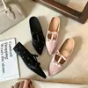 Sapatos femininos de salto embutido de tamanho pequeno, sapatos baixos de bico fino, novo modelo 2026, sapatos Mary Jane com laço, corte baixo versátil, sola macia