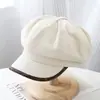 Sombrero de pescador versátil con estampado de leopardo estilo coreano para mujer que favorece las caras pequeñas, gorra octogonal simple y a la moda, gorra de pico estilo retro
