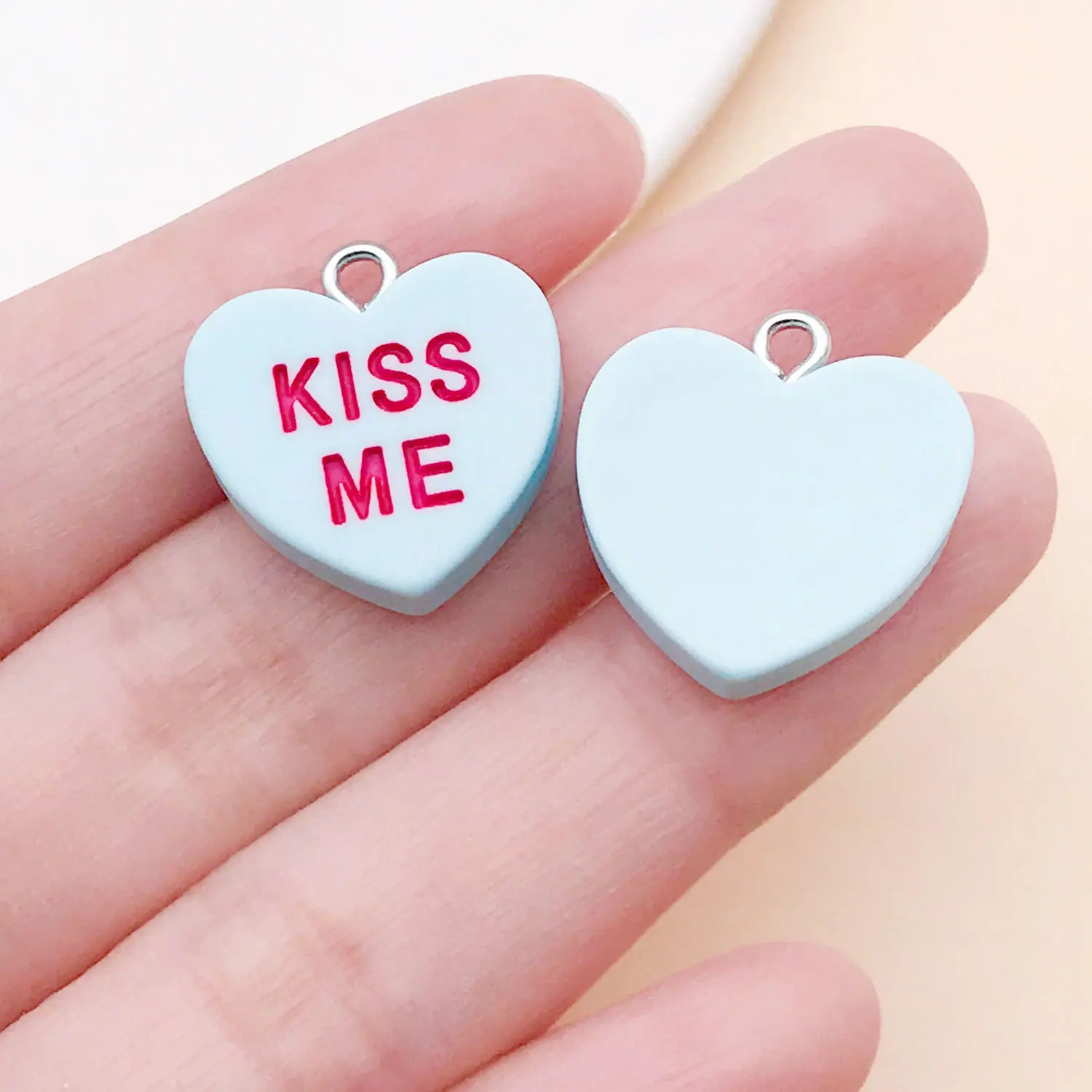 24459-JME-湖蓝色树脂心形字母桃爱心形Kissme1