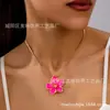 Um Colar Pingente Simples e Colorido de Flor de Frangipani Esmaltada para Mulheres, Versátil para Diversas Ocasiões, Perfeito como Presente