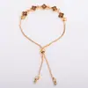 Pulsera de trébol de cuatro hojas con cruz de circonita para mujer, dulce, de alta gama, nicho, versátil para Instagram, joyería para mano con flor