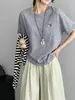 Luego, la versátil camiseta simple bordada de estilo coreano para mujer es de corte holgado, cuello redondo, manga corta y adecuada para el uso casual diario en verano, modelo G8906