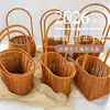 Cesta portátil de Rattan Cesta trançada de Rattan ferro vintage arranjo de flores pastoril cesta portátil de flores cesta trançada