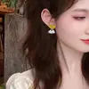Corea del Sur nuevos pendientes de flor de lirio del valle moda femenina pendientes de lazo de perlas versátiles pendientes de campana dulce elegantes