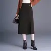 Saia Evasê Simples e Estilosa para Mulheres Outono/Inverno 2026 Nova Cintura Alta Emagrecedora Comprimento Médio Estilosa Versátil Que Marca o Quadril Saia