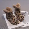Botas de neve de inverno para bebê, novo estilo chinês, botas de algodão grossas e quentes, versáteis e estilosas para crianças, com forro de fleece, solas antiderrapantes e material de algodão ultrassuave
