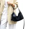 Bolsa tote de couro bovino fosco grande capacidade bolsa travesseiro bolsa de boliche feminina bolsa Boston ombro único bolsa para ir ao trabalho axila bolsa moderna