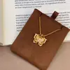 Collar Delicado de Flor y Mariposa Tachonado con Pedrería, Chapado en Oro de 24 Quilates, Conserva el Color, Calidad de Joyería, Cadena para Clavícula con Mariposa de Filigrana Hueca
