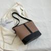 A popular bolsa de grande capacidade deste ano 2022 outono e inverno nova bolsa feminina bolsa de lona saco mensageiro all-match saco balde de ombro