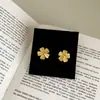 Pendientes Sencillos y Compactos de Flor Corazón Amarillo para Mujer, Frescos y Modernos, Versátiles, a la Moda, Personalizados y Exquisitos