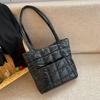 Bolso de hombro sencillo y moderno de gran capacidad para mujer, otoño e invierno 2023, nuevo bolso de mano para uso diario, bolso de mano de moda