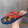 Chanclas de moda para uso en exteriores 2026 nuevas sandalias de playa antideslizantes verano individual estudiante estilo coreano chanclas sencillas hombre