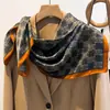 Bufanda de Seda Blanca Estilo Floral Camelia, Bufanda Cuadrada Grande 90X90 para Mujer de Primavera y Otoño, Nuevo Modelo 2026, Chal Bufanda de Seda de Morera