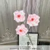 Tarjeta de pared roja con cascada de rosas rosas, simulación de flores, decoración para centro comercial, ritual de sentido