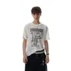 Camiseta Estampada de Manga Curta Estilo Retrô Americano Desgastado para Homens, Novo Estilo de Verão, Peça Casual Solta de Nicho com Gola Redonda Respirável, Tendência