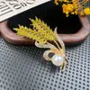 Broche Retrô da Moda Senso Avançado Cravejado de Diamantes Cristal Corsage Alfinete de Luz Anti-fuga Fivela Fixa Acessórios de Vestuário Fivela de Liga