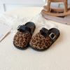 Zuecos Estilo Birkenstock para Niñas con Estampado de Leopardo y Hebilla Metálica, Punta Cerrada, Novedad Otoño e Invierno 2025, Suela Suave, Cómodos, Versátiles, de Moda