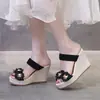 Pantuflas de mujer talla grande 2024 verano nuevo estilo bohemio europeo y americano con flores cuña punta abierta zapatos de mujer