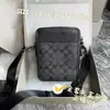 Nova Bolsa de Câmera Masculina Europeia e Americana, Bolsa Transversal de Ombro Estampada Clássica da Moda, Bolsa Mensageira para Viagem de Negócios e Uso Diário