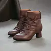 Jiezhou Colección Otoño 2026: Botas de moda retro desgastadas de piel de vaca de primera capa, punta fina, plisadas y elegantes para mujer