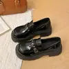 Novos Mocassins de Solado Grosso de Outono Femininos para o Trabalho Retro Salto Bloco Sapatos de Uma Sola Versátil Slip-on Estilo Britânico Sapatos Pequenos de Couro