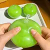 Juguete squishy de manzana verde realista, hecho de goma suave TPR con rebote lento, un gadget para aliviar el estrés y la descompresión con forma de fruta