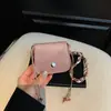 Bolso mini exquisito transfronterizo nuevo estilo personalizado moderno para niñas sobre rojo bolso de exterior bolso de hombro cruzado casual de moda