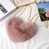 Venta al por mayor de fábrica Nuevo Día de San Valentín cadena bolsa de felpa en forma de corazón bolso diagonal para mujer bolso pequeño de amor en forma de corazón de durazno para mujer