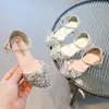 Zapatos de Princesa para Niñas Estilo Coreano Zapatos de Cristal para Niños 2026 Nuevos Zapatos de Tacón Alto Individuales para Niños Mayores Sandalias de Baile de Punta Cerrada Modernos
