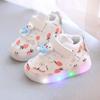 Zapatillas de deporte para niñas, primavera y otoño, nuevas zapatillas casuales de cuero para niños, zapatillas luminosas de dibujos animados para niñas con luces