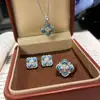 Conjunto de Joias de Luxo Leve Estilo Palaciano Retrô com Flor de Trevo de Quatro Folhas e Madrepérola - Colar, Brincos, Anel