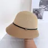 Sombrero de Pescador de Paja Elegante con Hebilla de Cuerda Simple para Mujer, Nuevo Versátil de Primavera y Verano, Sombrero de Cubo Casual con Protección Solar, Sombrero de Paja para Protección Solar en Vacaciones
