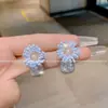 Brincos Quadrados de Cristal Florais Versáteis e Elegantes para Mulheres, Luxo Acessível e Brincos de Celebridade de Alto Padrão, Novos Brincos Populares e Brincos