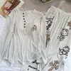Nueva Colección Primavera y Otoño 2026: Conjunto de Pijama Largo de Manga Larga para Mujer con Tela de Costilla de Seda Helada, Sujetador Incorporado y Diseño de Gato de Dibujos Animados, Perfecto para un Look Casero Relajado y Cómodo