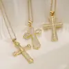 Aogu Europeo y Americano Simple Accesible Lujo Chapado en Cobre Oro de 18 Quilates Zircón Colgante de Cruz Cadena para Clavícula Collar Elegante de Nicho para Mujer