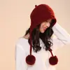 Sombrero de Orejeras Colgantes de Bola de Pelo de Lujo Accesible de Gama Alta para Mujer 100% Lana Pura con Cordones Estilo Casual Dulce Estilo Invierno 2025